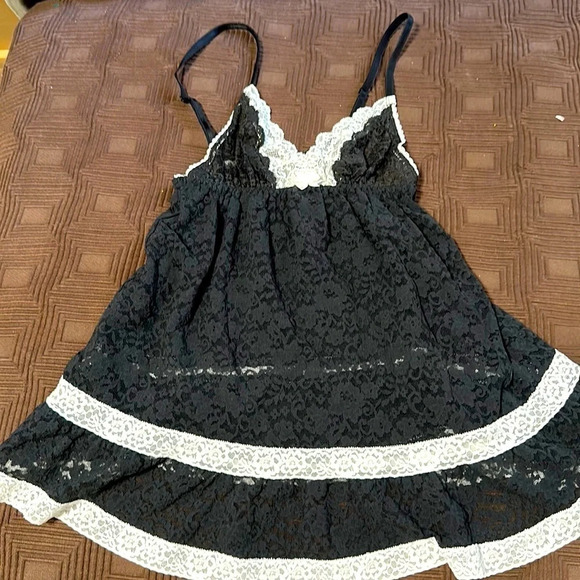 Victoria Secret black and white lace slip top size small - Picture 1 of 6